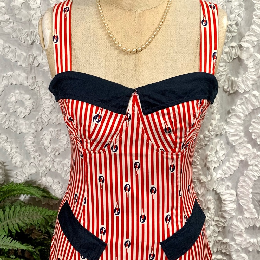 “Marilyn Monroe” pin-up red and white striped bathing beauty print dress- XS - Picture 4 of 12